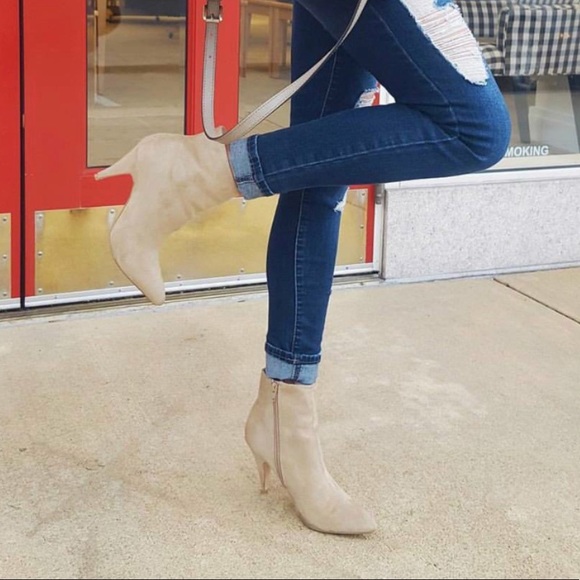 Marilyn Blush Kitten Heel Pointy Toe Boots - Picture 2 of 5